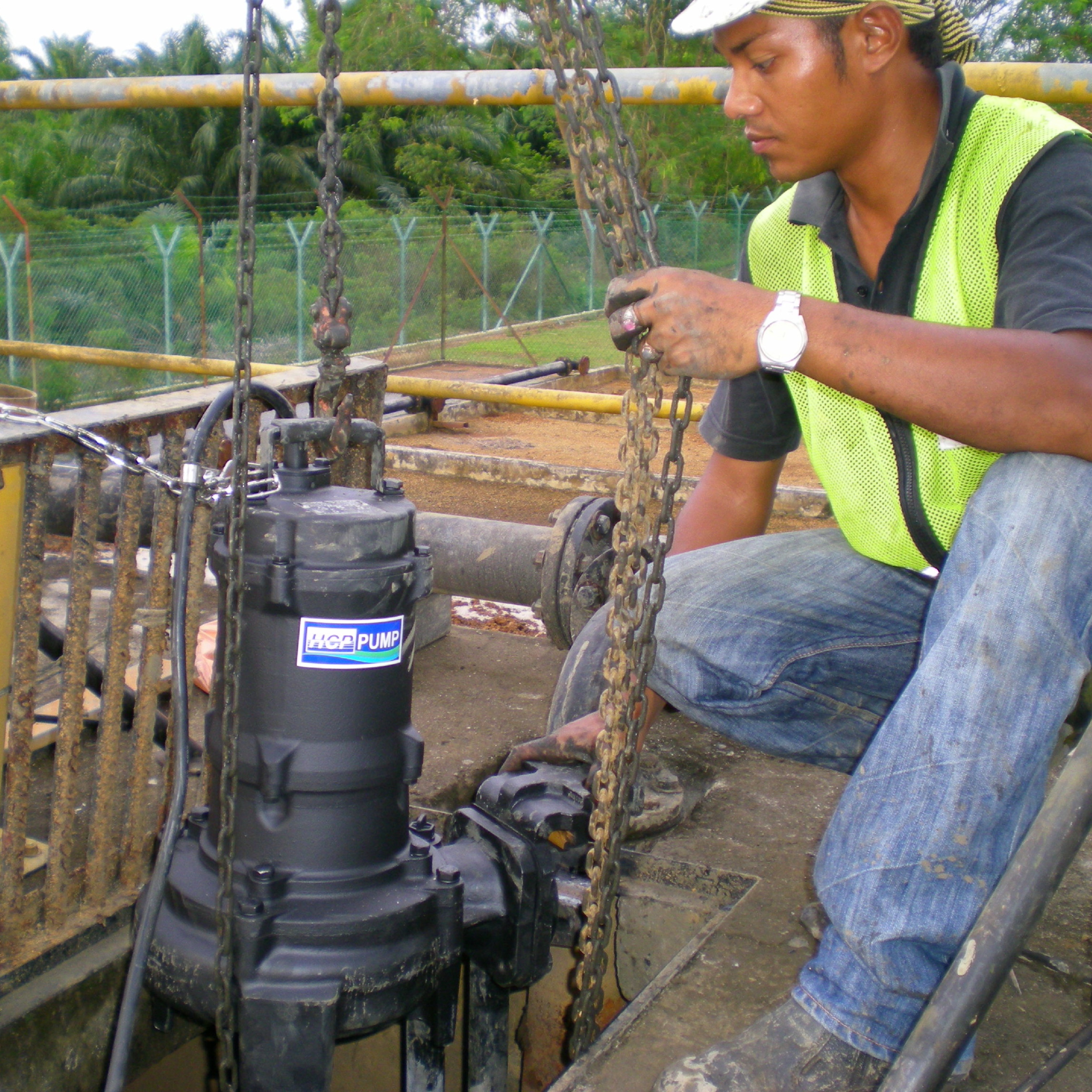 Installation of 80AFU42.2 (2.2kW) HCP Sewage Submersible Pump in Indah Water Ijok GKS156